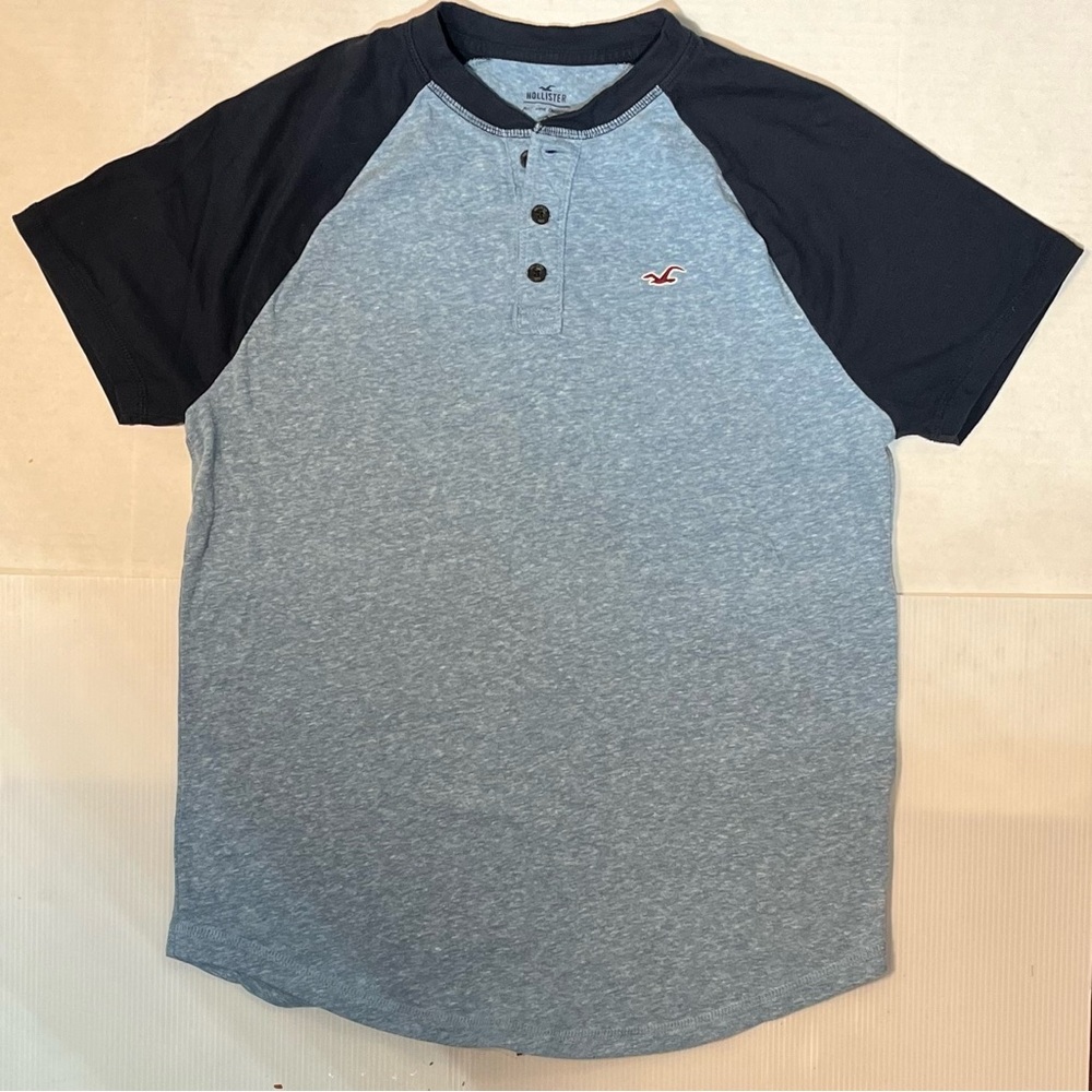 Hollister Men's Blue and Black Raglan Shirt
